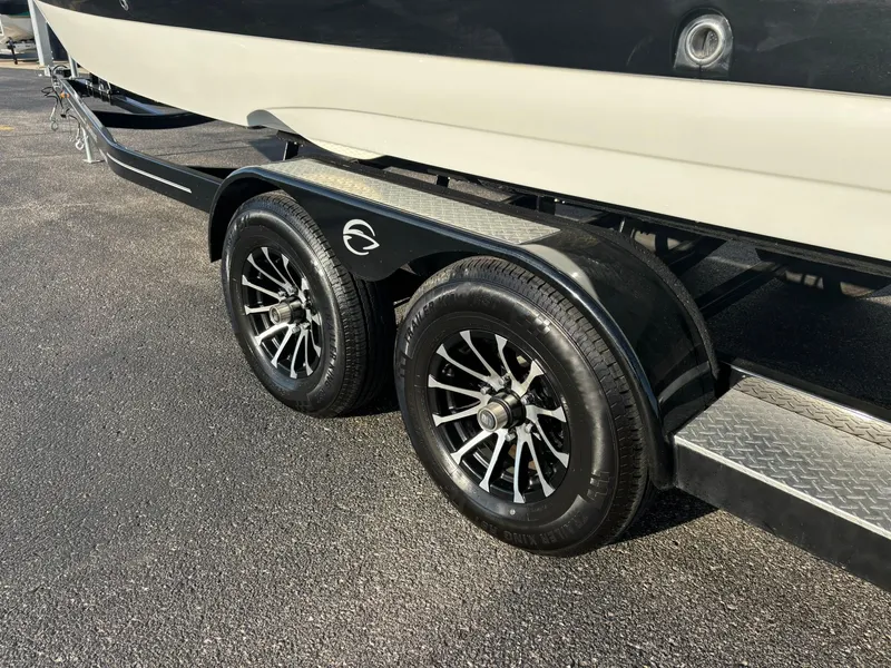 Slide: The Image of Crownline Boats 260 SS 2023 - 8