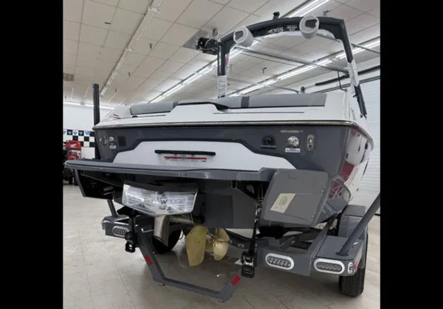 Slide: The Image of Axis Wake Research A20 2025 - 3