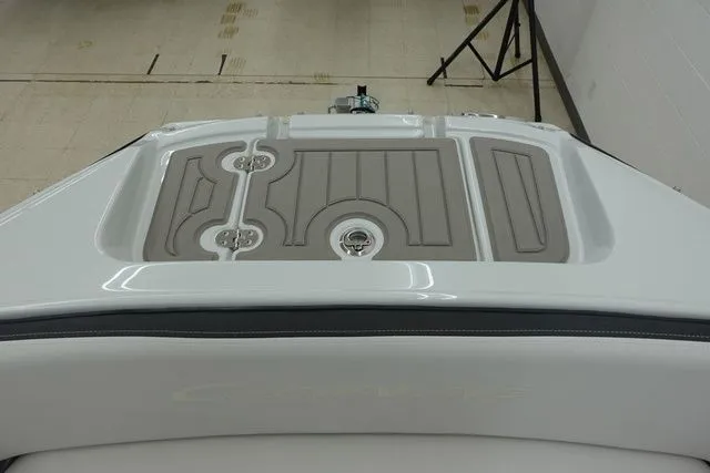 Slide: The Image of Crownline Boats E220 XS 2025 - 14