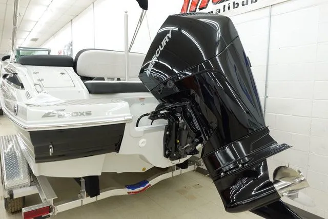 Slide: The Image of Crownline Boats E220 XS 2025 - 3