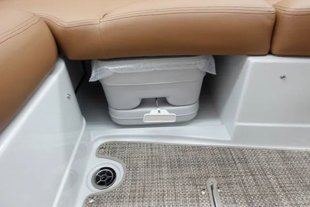 Slide: The Image of Crownline Boats E210 XS 2025 - 10