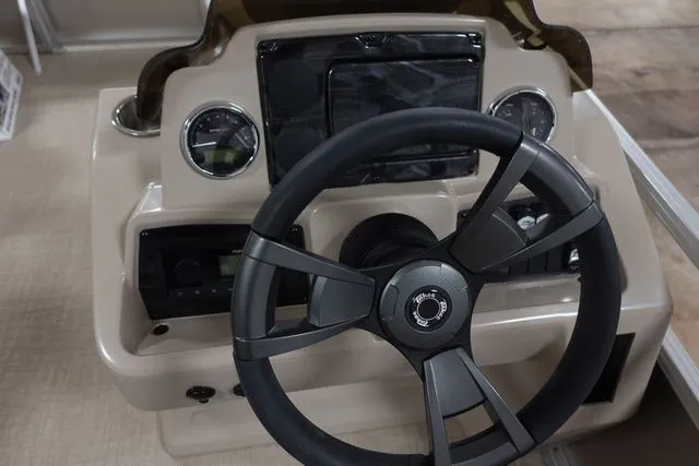 Slide: The Image of Tahoe STX Quad Fish 19 FT 2024 - 10