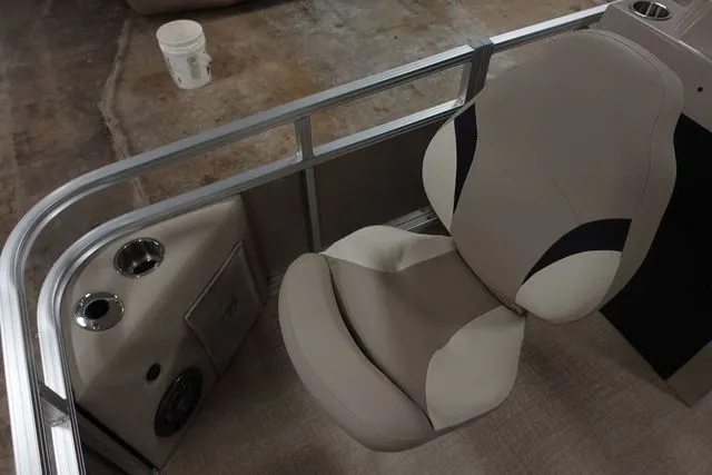 Slide: The Image of Tahoe STX Quad Fish 19 FT 2024 - 6