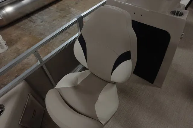 Slide: The Image of Tahoe STX Quad Fish 19 FT 2024 - 7