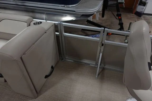 Slide: The Image of Tahoe STX Quad Fish 19 FT 2024 - 9