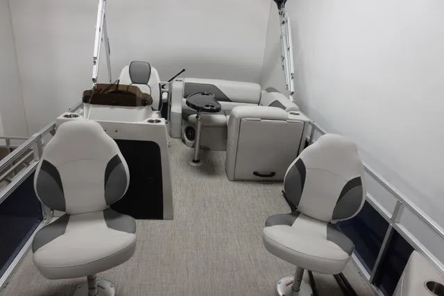 Slide: The Image of Tahoe Sport 1775 BF 2024 - 3