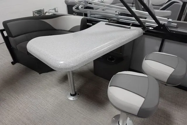 Slide: The Image of Tahoe LTZ Entertainer 23 FT 2024 - 12