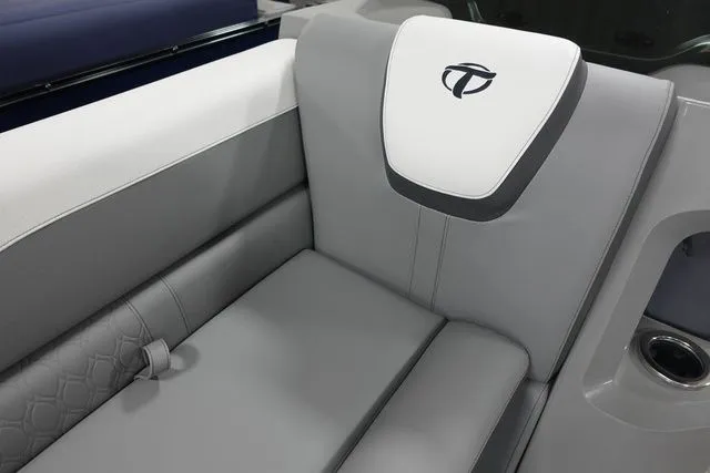 Slide: The Image of Tahoe LTZ Entertainer 23 FT 2024 - 6