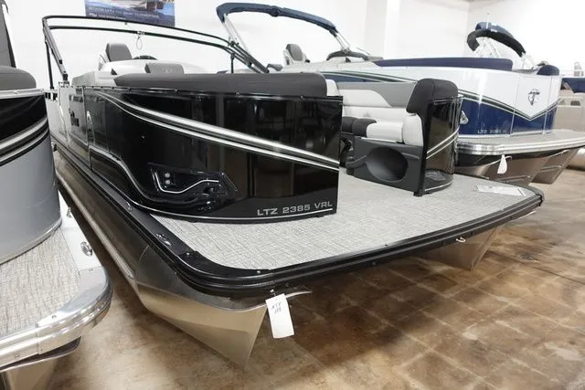 The Image of Tahoe LTZ Versatile Rear Bench 23 FT 2024 - 1