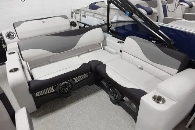 Slide: The Image of Tahoe LTZ Versatile Rear Bench 23 FT 2024 - 12