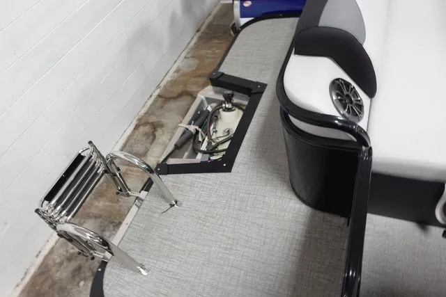 Slide: The Image of Tahoe LTZ Versatile Rear Bench 23 FT 2024 - 17