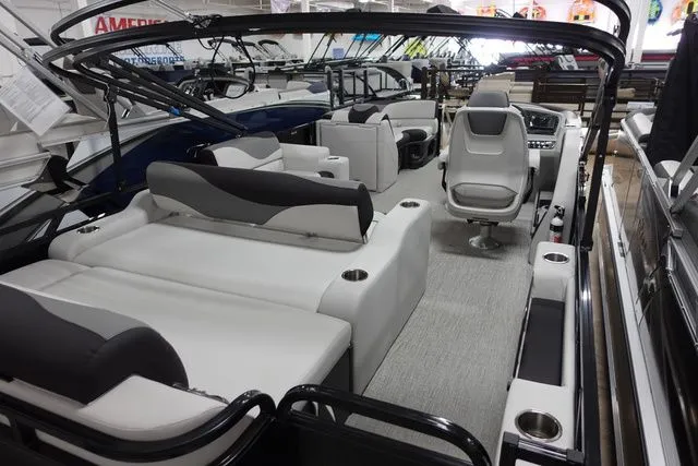 Slide: The Image of Tahoe LTZ Versatile Rear Bench 23 FT 2024 - 19