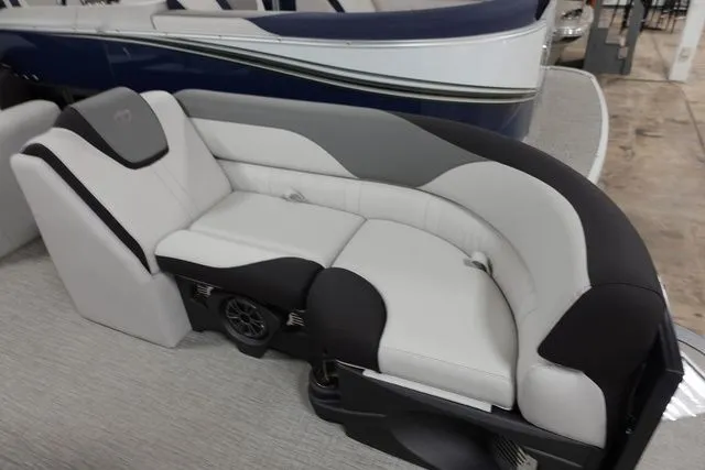 Slide: The Image of Tahoe LTZ Versatile Rear Bench 23 FT 2024 - 4