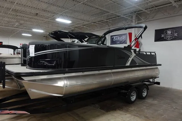 The Image of Tahoe LTZ Versatile Rear Bench Windshield 23 FT 2024 - 1