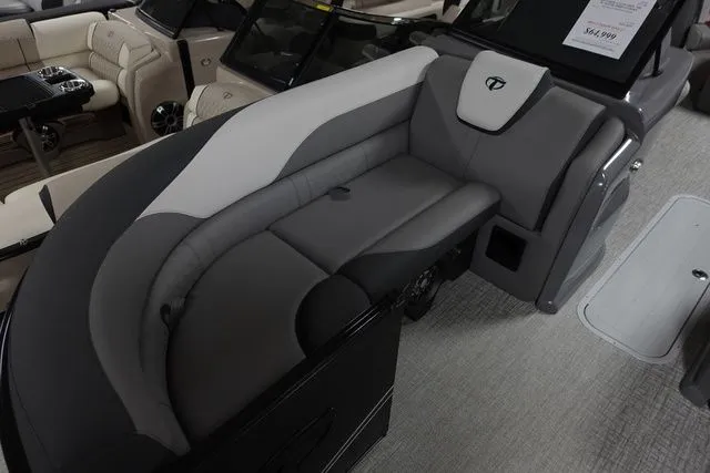 Slide: The Image of Tahoe LTZ Versatile Rear Bench Windshield 23 FT 2024 - 5