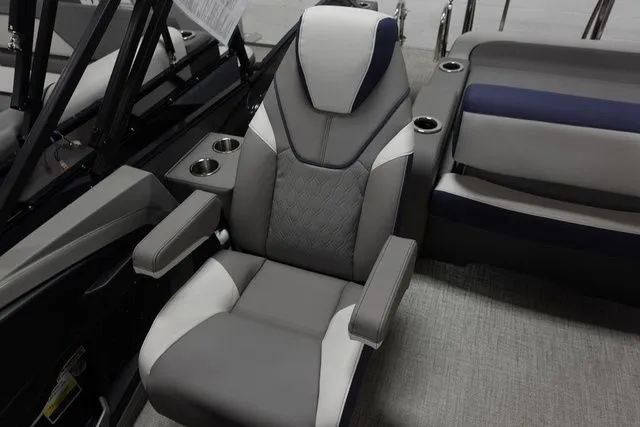 Slide: The Image of Tahoe Cascade Versatile Rear Bench 23 FT 2024 - 10