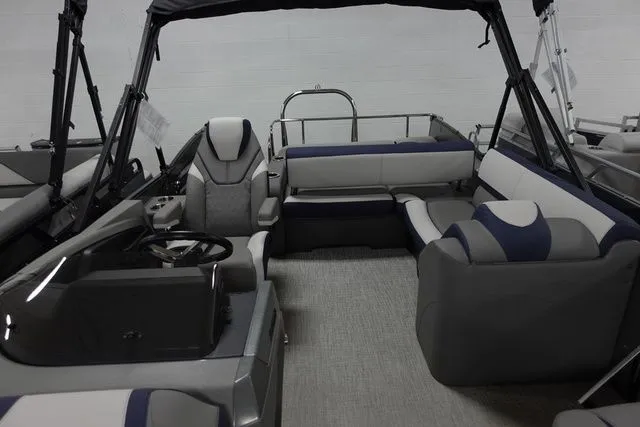 Slide: The Image of Tahoe Cascade Versatile Rear Bench 23 FT 2024 - 7