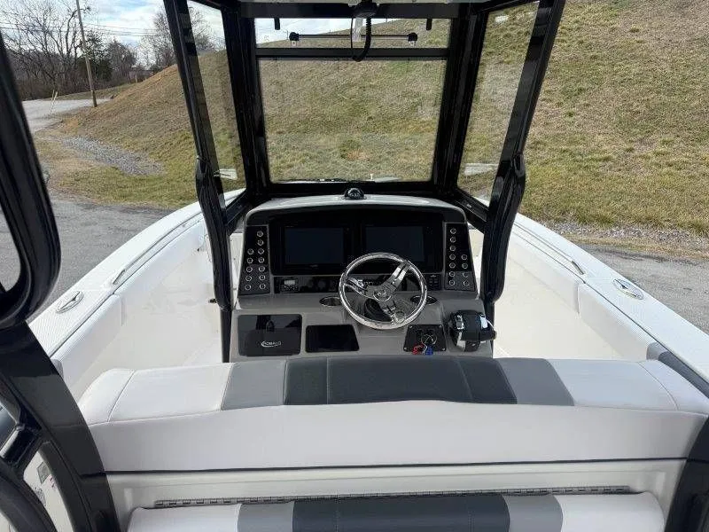 Slide: The Image of Robalo R272 Center Console 2019 - 14