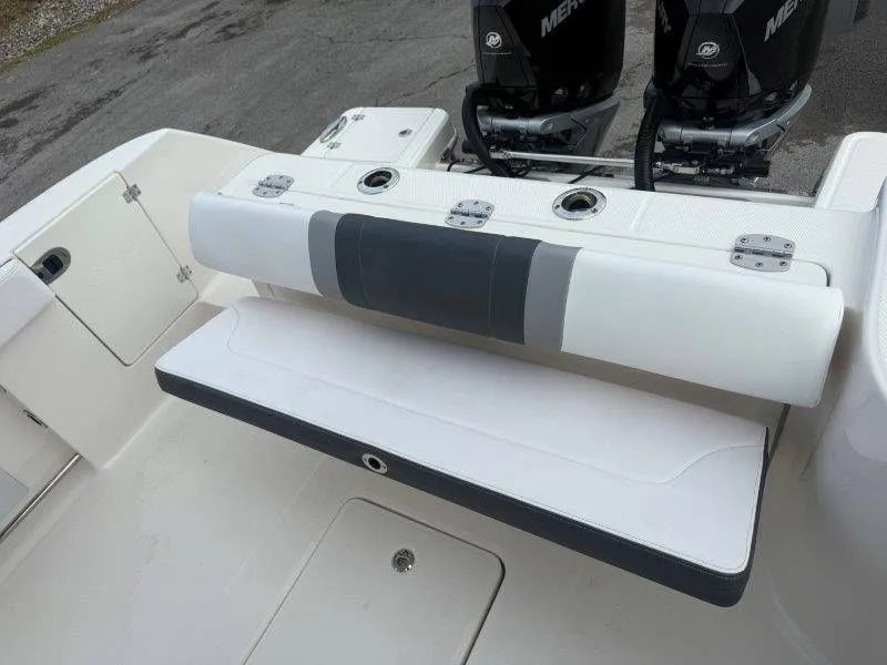 Slide: The Image of Robalo R272 Center Console 2019 - 23