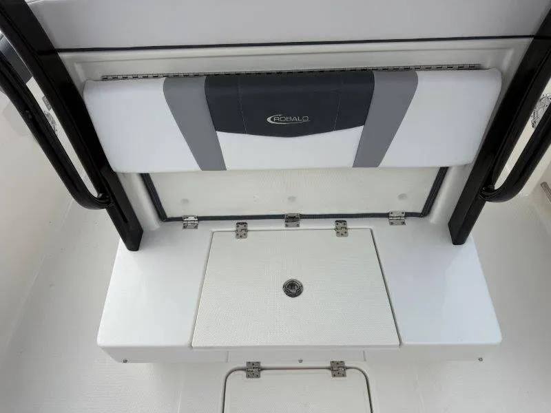 Slide: The Image of Robalo R272 Center Console 2019 - 26
