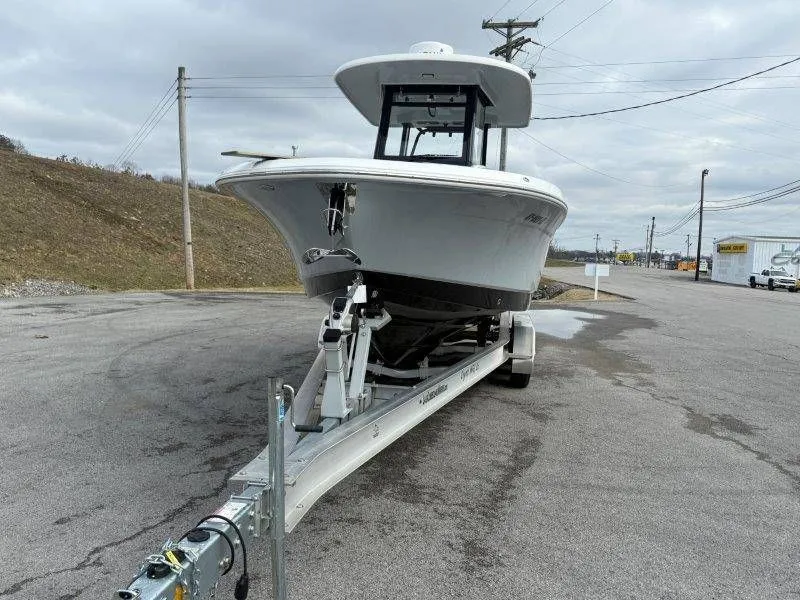 Slide: The Image of Robalo R272 Center Console 2019 - 41