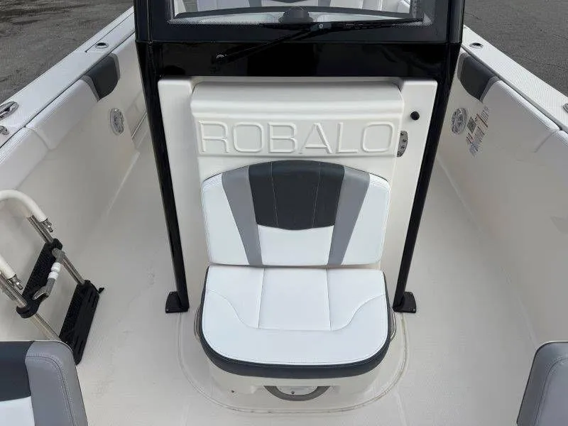 Slide: The Image of Robalo R272 Center Console 2019 - 7