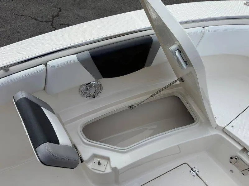 Slide: The Image of Robalo R272 Center Console 2019 - 8