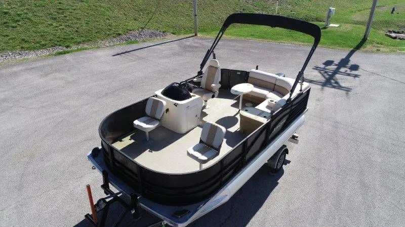 Slide: The Image of Lexington 5 Series 2018 - 104