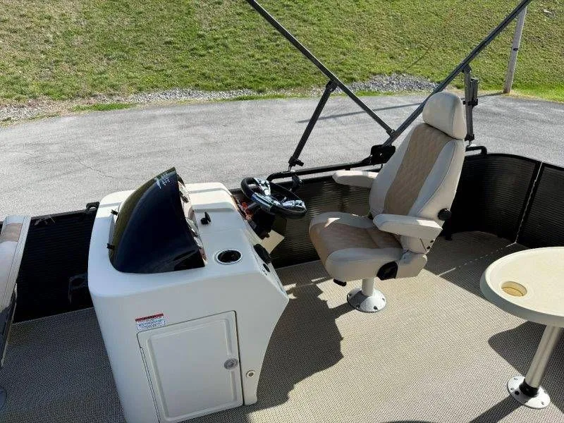 Slide: The Image of Interior of a 2018 Lexington 5 Series boat with helm station. - 31