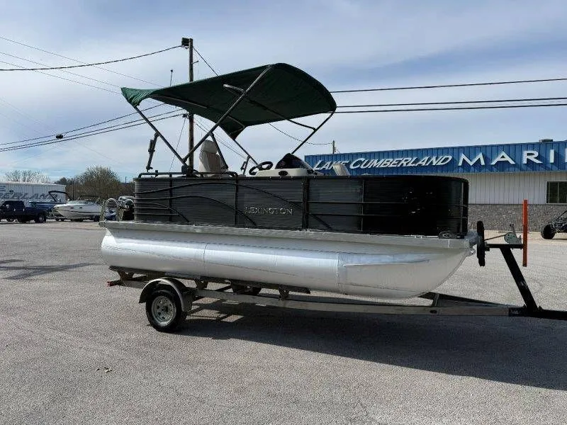 Slide: The Image of 2018 Lexington 5 Series pontoon boat on trailer at Lake Cumberland Marina. - 35