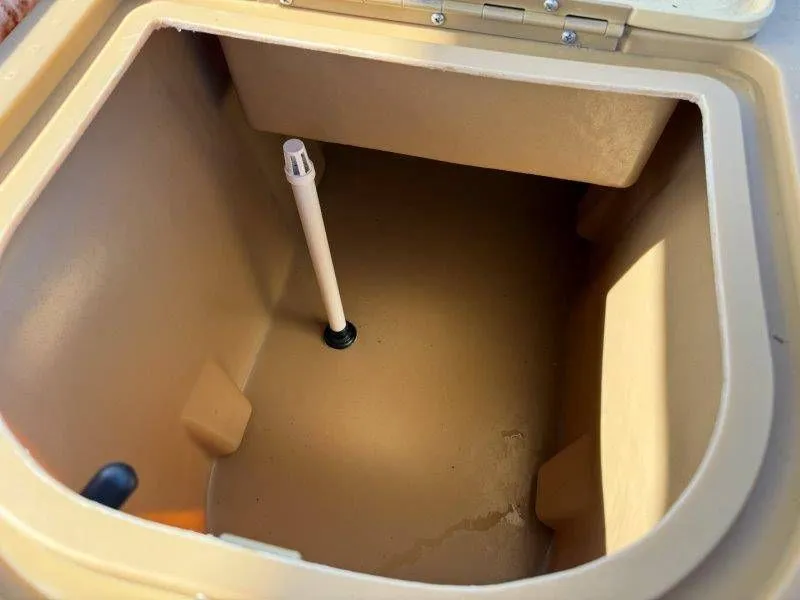 Slide: The Image of Interior compartment of a 2018 Lexington 5 Series boat. - 42