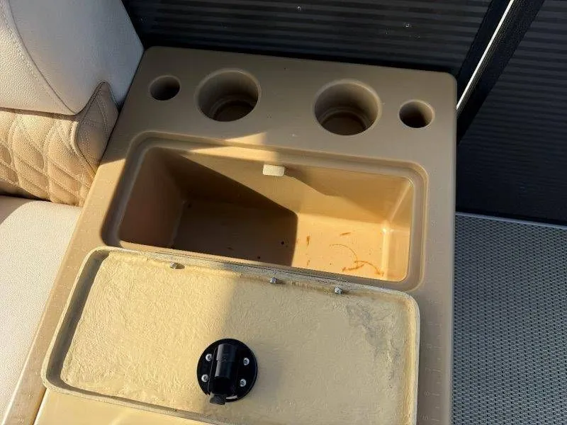 Slide: The Image of Interior of a 2018 Lexington 5 Series with cup holders. - 46