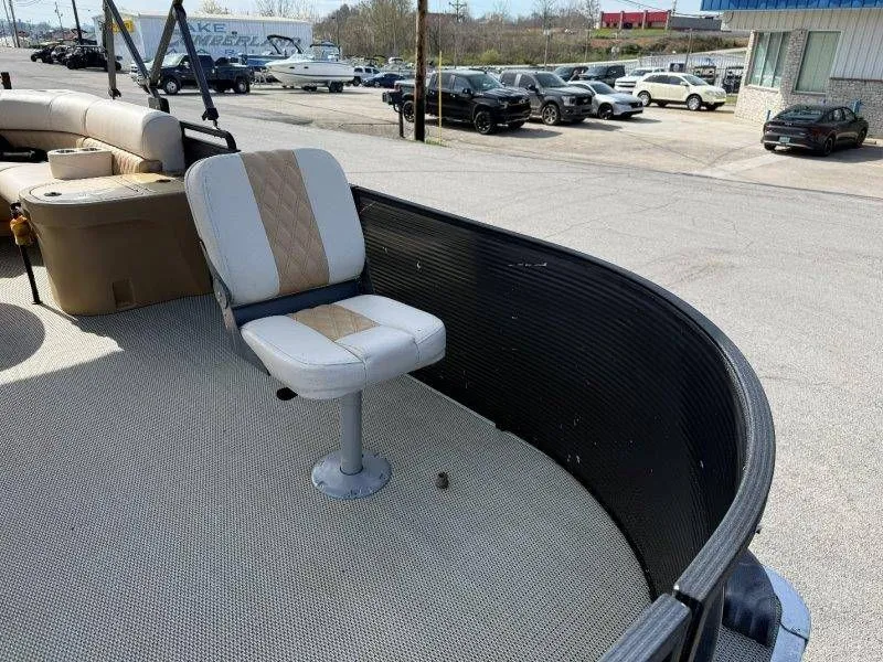 Slide: The Image of Lexington 5 Series 2018 - 56