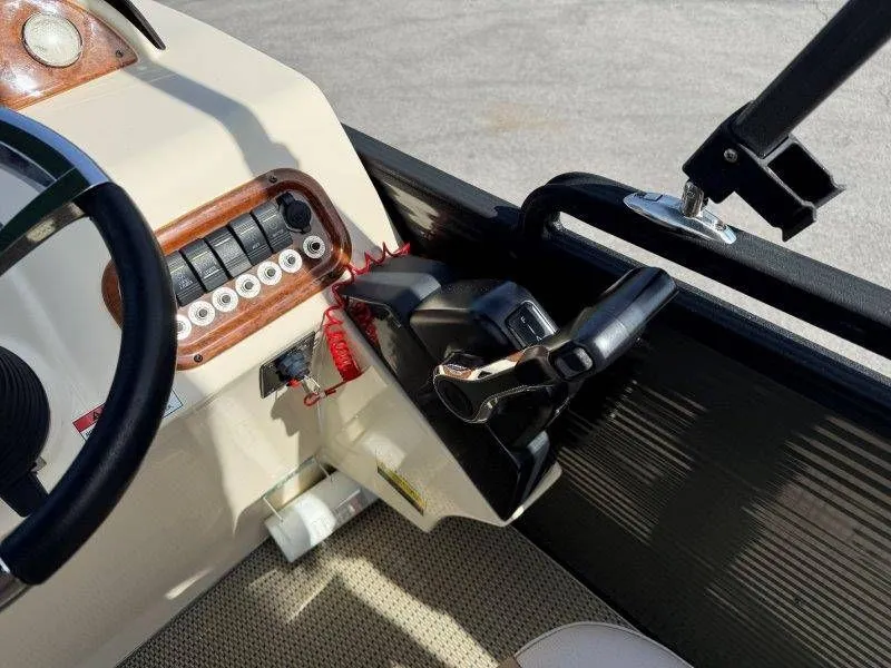 Slide: The Image of Lexington 5 Series 2018 - 58