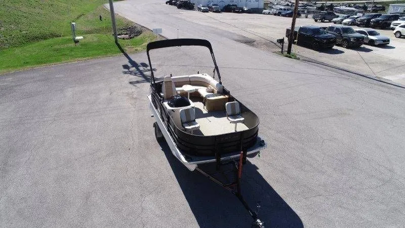 Slide: The Image of Lexington 5 Series 2018 - 6