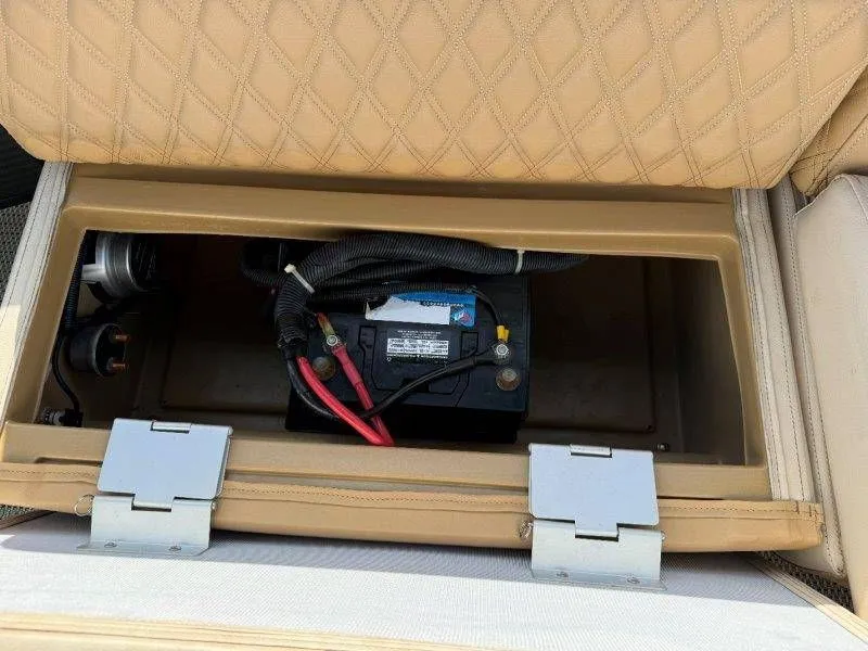 Slide: The Image of Lexington 5 Series 2018 - 65