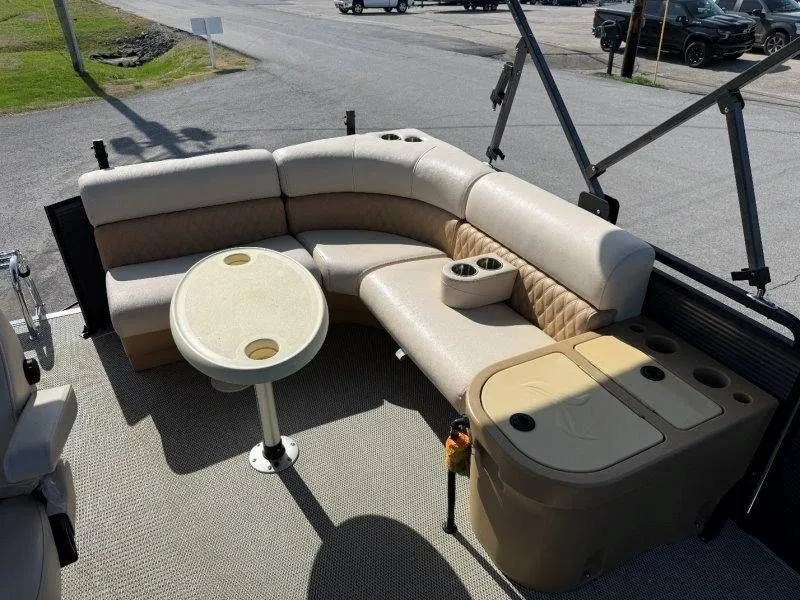 Slide: The Image of Lexington 5 Series 2018 - 68