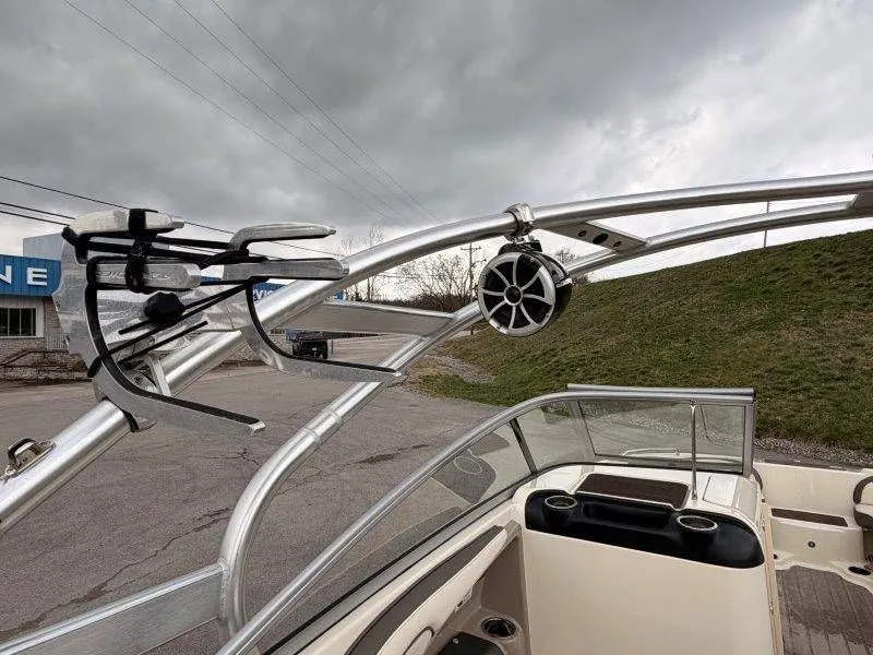 Slide: The Image of Yamaha 242 Limited S 2014 with speaker and mount. - 22