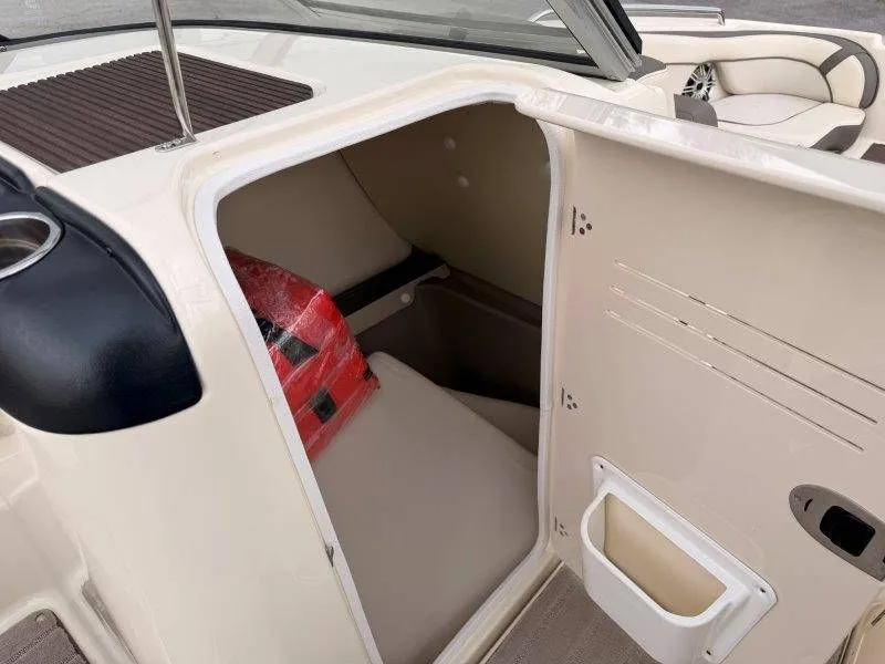 Slide: The Image of Storage compartment in 2014 Yamaha Boats 242 Limited S. - 39