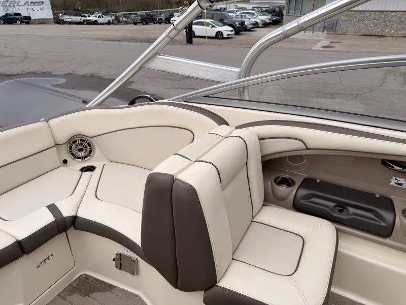 Slide: The Image of Interior of a 2014 Yamaha Boats 242 Limited S with beige seating. - 41