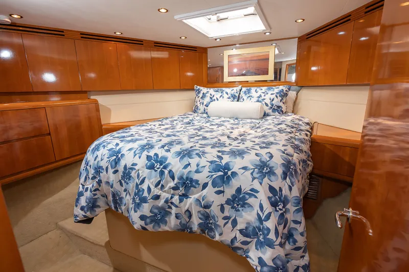 Slide: The Image of Hatteras 60 Convertible 2001 - 31