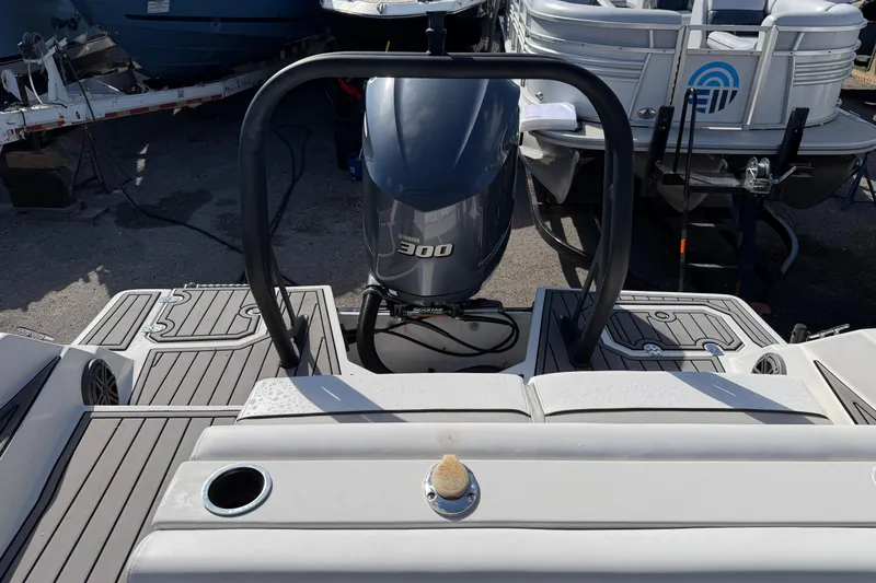 Slide: The Image of 2023 Starcraft SVX 231 OB boat with Yamaha 300 outboard motor, rear deck view. - 17