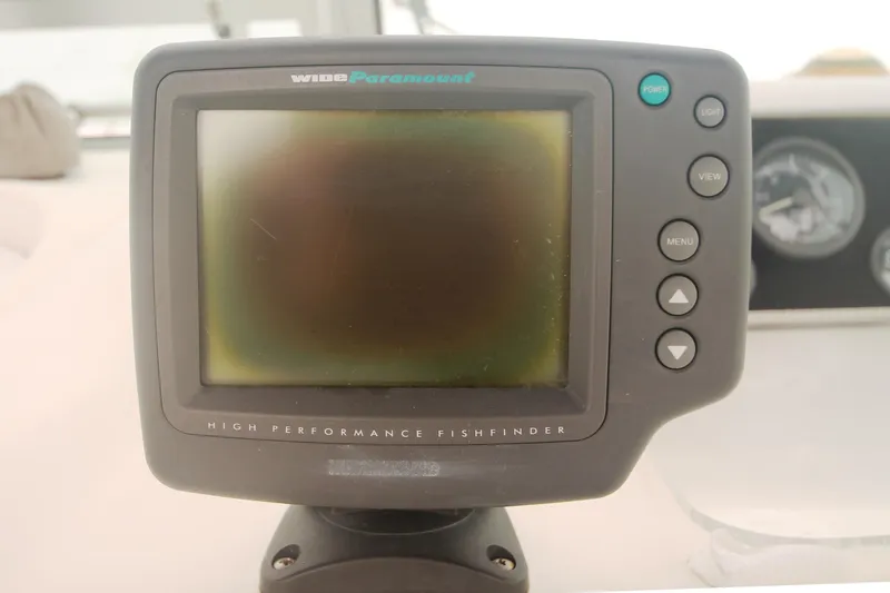 Slide: The Image of High-performance fishfinder on 1996 Sea Ray Sundancer 330 boat dashboard. - 41