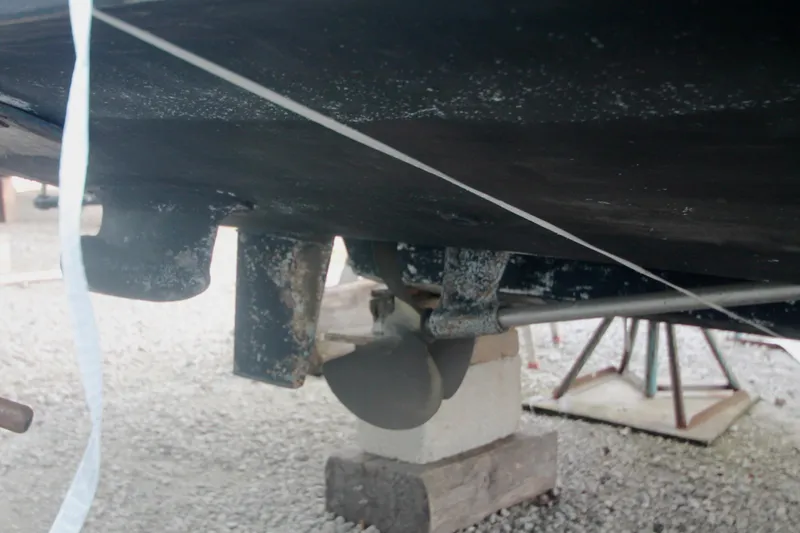 Slide: The Image of 1996 Sea Ray Sundancer 330 boat underside with propeller and supports. - 58