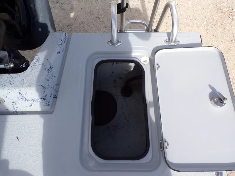 Slide: The Image of Majek 18 Illusion M2 2022 boat hatch with open lid. - 25