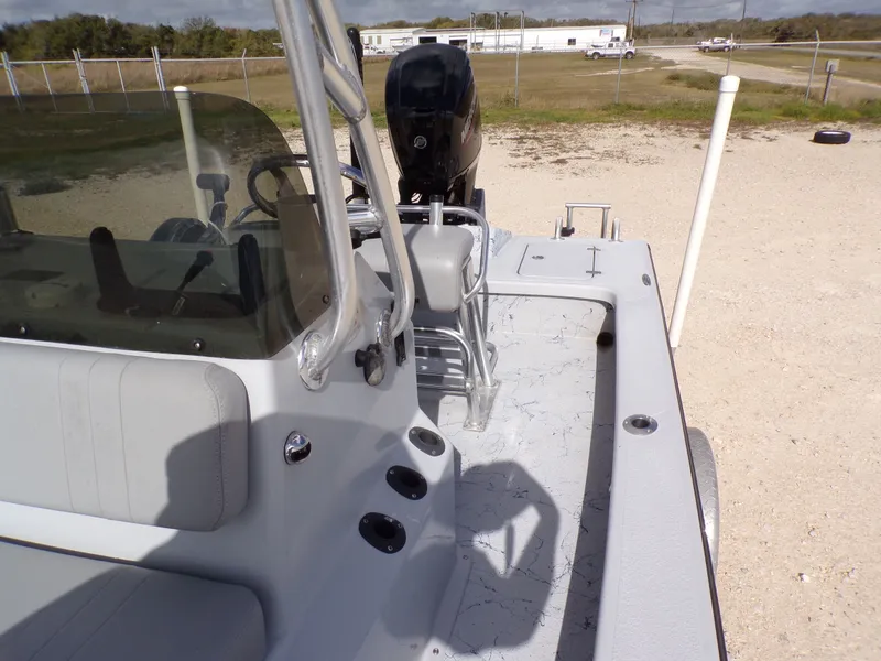 Slide: The Image of Majek 18 Illusion M2 2022 boat with console and outboard motor. - 7