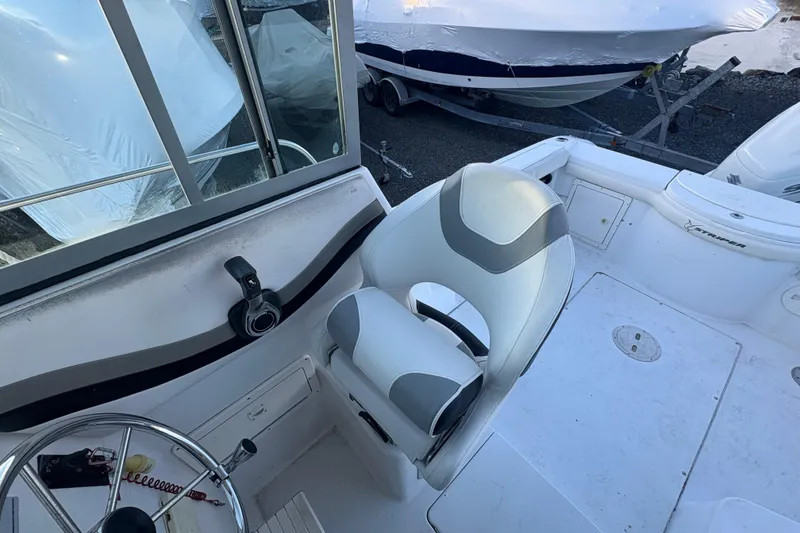 Slide: The Image of 2002 Seaswirl Striper 2301 Walkaround O/B cockpit with steering wheel and seat. - 13