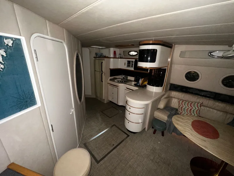 Slide: The Image of Interior of 1996 Sea Ray 500 Sundancer yacht. - 39