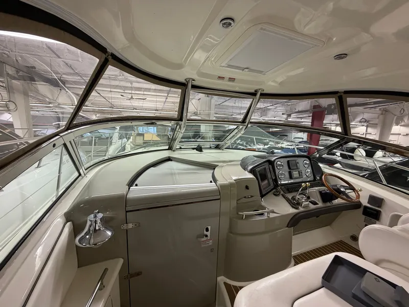 Slide: The Image of Sea Ray 390 Sundancer 2004 - 14