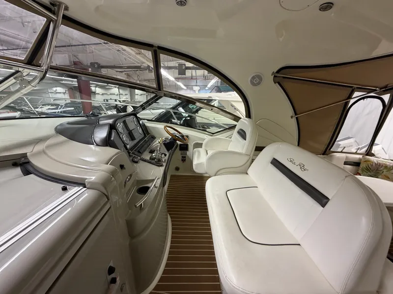 Slide: The Image of Sea Ray 390 Sundancer 2004 - 15